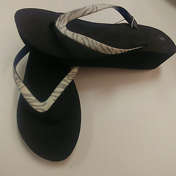 Sandals - Picture 3 of 3